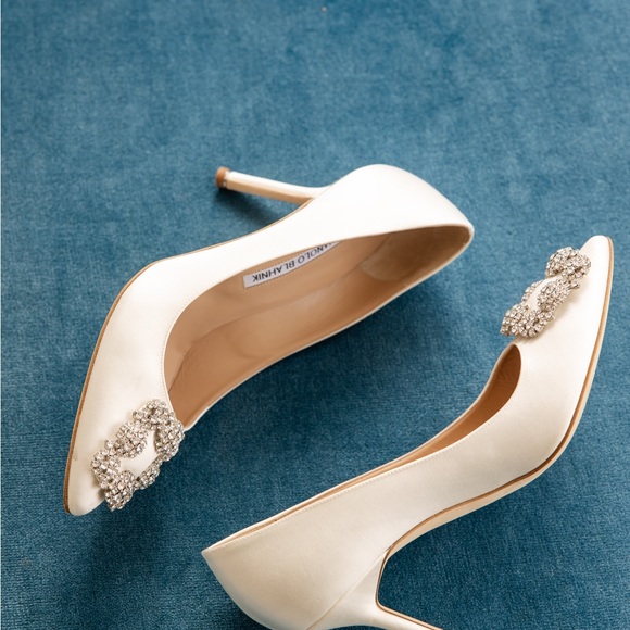 Manolo Blahnik Hangisi satin pumps 4” - Picture 8 of 8